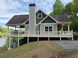Exterior - Beautiful lake front house, pool table, and fire pit, kayaks,Fall price discount (Hiawassee)