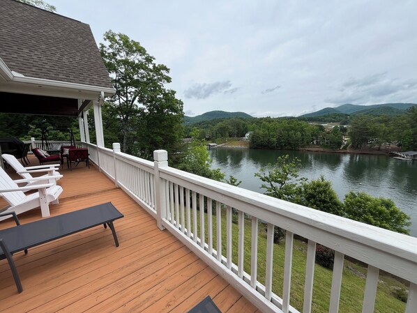 Terrace/patio - December special Buy 4 and get one free! lake front with pool table and fire pit (Hiawassee)