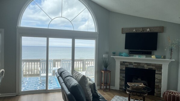 Smart TV, fireplace, Netflix, books