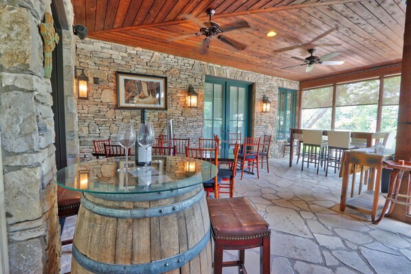 Dining - Fall Creek Vineyards Wine Country Inn | Free Wine Tasting! (Driftwood)