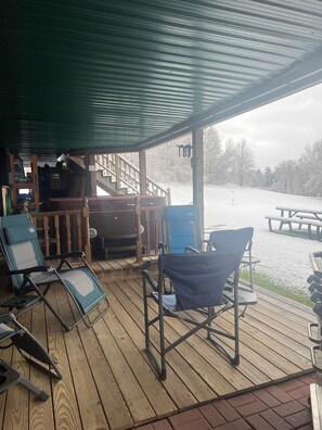 Property grounds - Private Beach on Lake - Five (5) Bedrooms/ Four (4) Bathrooms (Waterbury Center)