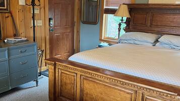 5 quartos, ferros/tábuas de passar roupa, berço de viagem