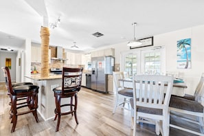 Fridge, microwave, oven, stovetop - Minutes to Clearwater Beach, Indian Rocks Beach- Sleeps 10 w/Firepit & BBQ! (Largo)