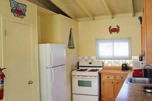 冰箱、微波炉、烤箱、炉灶