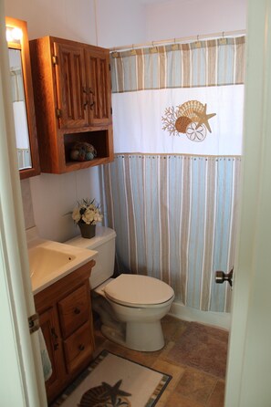 Combined shower/tub - Relax in Beach Haven West and Watch the Boats go By !!! Off Season Rentals Avail (Stafford Twp)