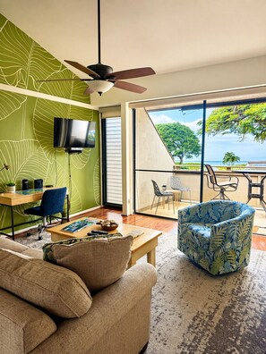 Smart TV, DVD player, books, stereo - Oceanview Family Favorite! Whale Season Views! Beach, Pool, Hot Tub, AC! (Kihei)