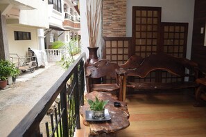 Terrace/patio - Taj Guesthouse Boracay (Boracay Island)