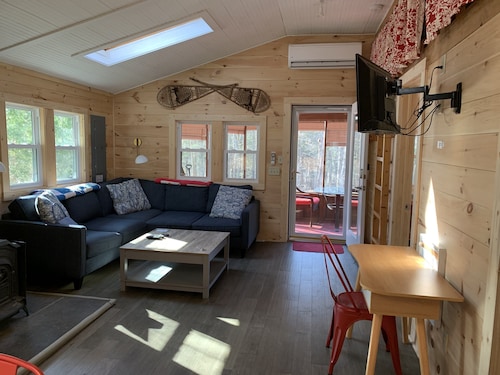 Quiet Comfortable Cabin 5 Min. Walk to Swimming and Boating