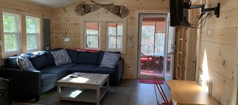 Quiet Comfortable Cabin 5 Min. Walk to Swimming and Boating