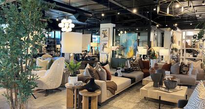 Condo Luxury, kävely / ravintola, King & Q. Vuoteet, autotalli, ei portaita, ilmastointi, 2 polkupyörää