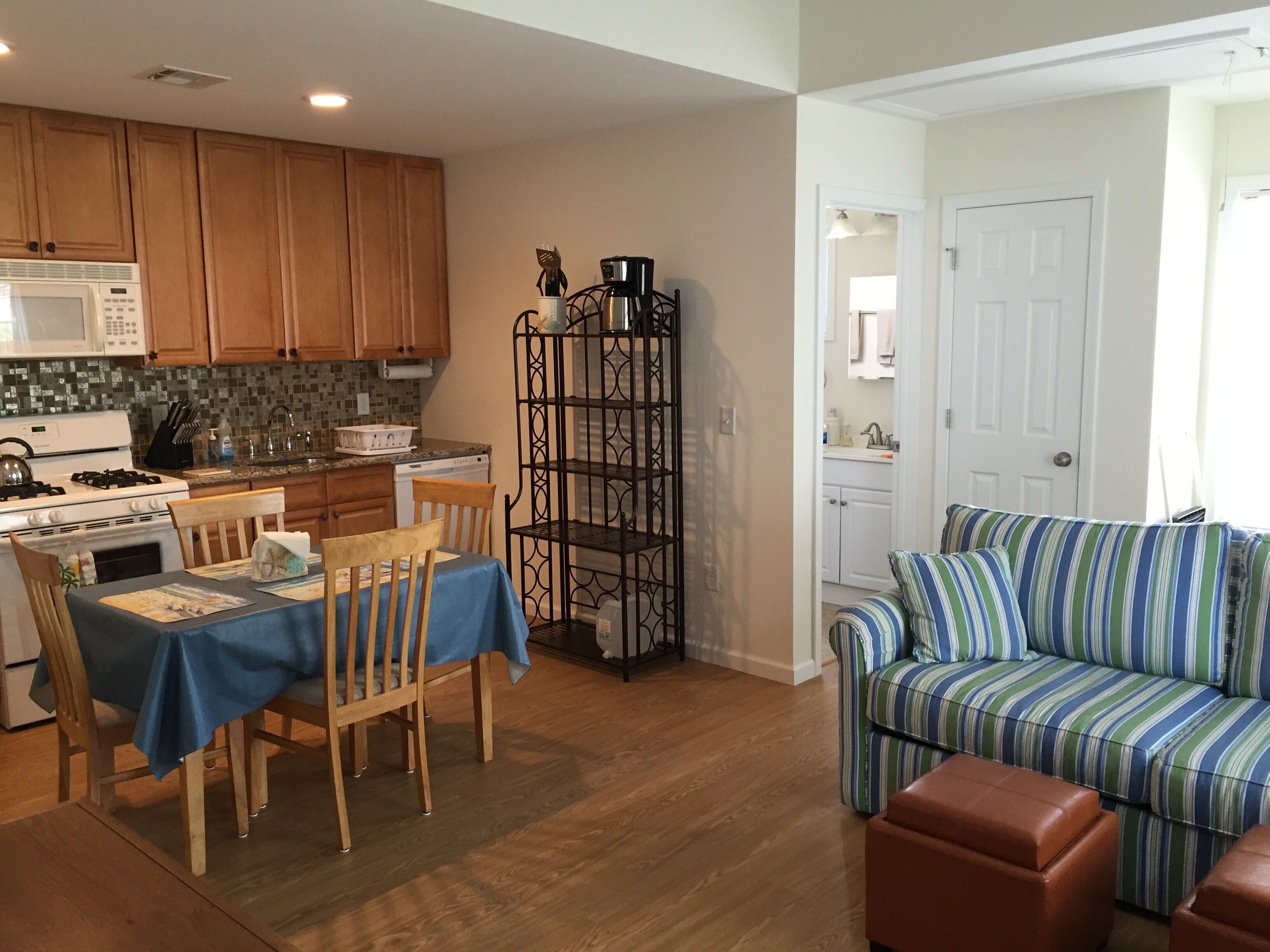 Charming Condo w/2 Decks, 1 Block to Bch + 2 Badges