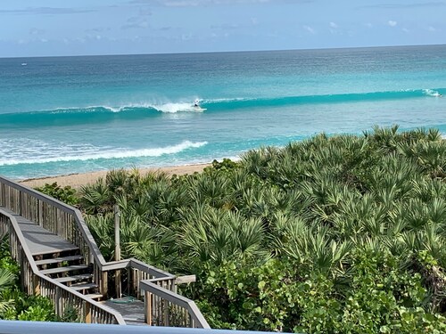 Spectacular Oceanfront Condo with panoramic ocean views