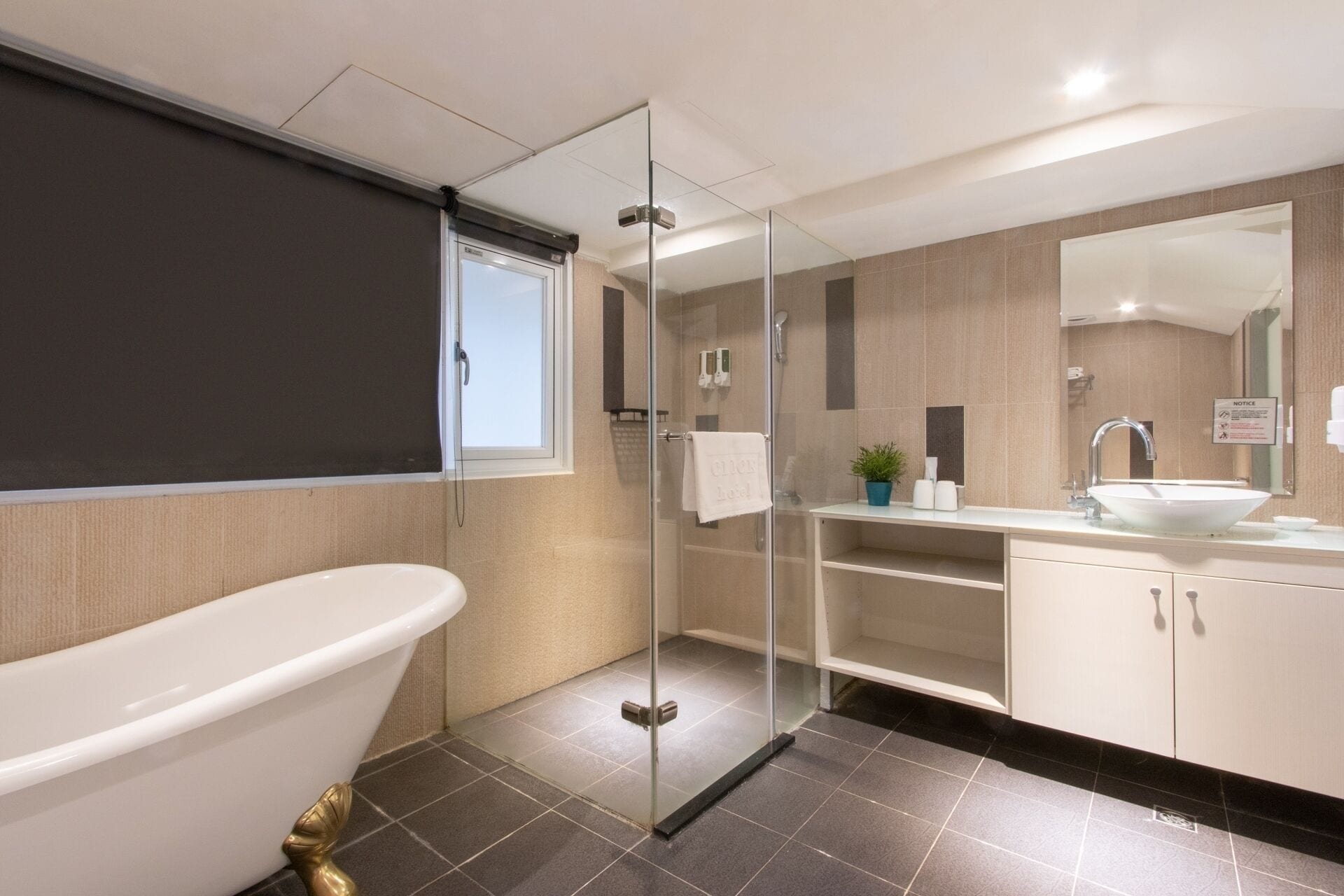 superior double room-no window, 1 double bed, non smoking, bathtub | bathroom | shower, hair dryer, towels, shampoo