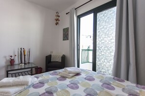 2 slaapkamers, een strijkplank/strijkijzer, reisbedje, gratis wifi