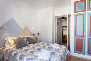 2 bedrooms, iron/ironing board, travel cot, free WiFi