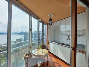 Double + Single Bed (approx. 33 sqm) | Espaço de trabalho para notebook, Wi-Fi de cortesia