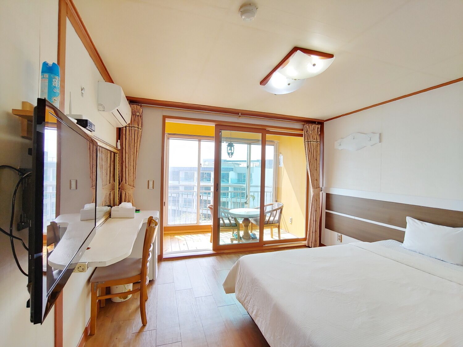 Double Bed (approx. 26 sqm) | Laptop workspace, free WiFi