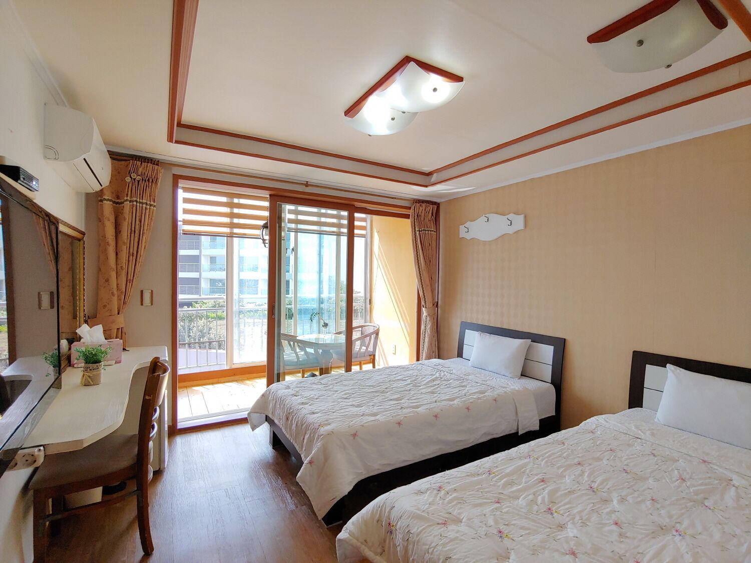 Two Single Beds (approx. 26 sqm) | Laptop workspace, free WiFi