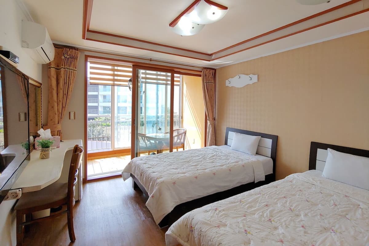 Laptop workspace, free WiFi