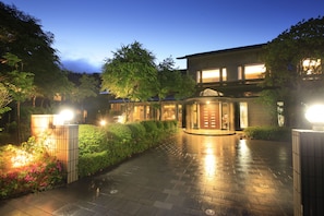 A well-lit, modern building with a spacious entrance and a covered waiting area. - Hakone Fuga (Hakone)