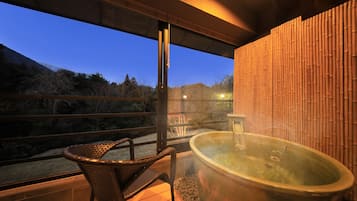 Bathtub besar