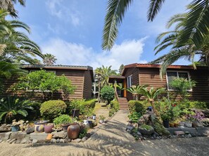 Exterior - Valley Log Pension (Seogwipo)