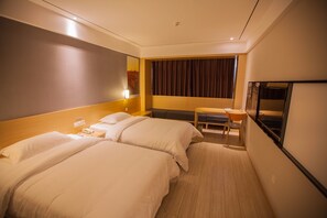 高级双床房 | 遮光窗帘、免费 WiFi
