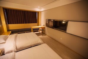 高级双床房 | 遮光窗帘、免费 WiFi