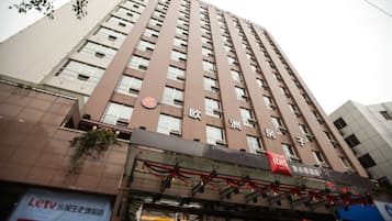 Pintu masuk properti