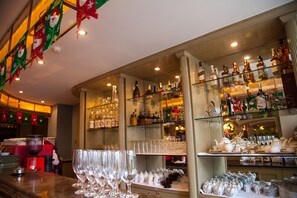 2 restaurants, breakfast served - IBIS Leshan City Center Hotel (Leshan)