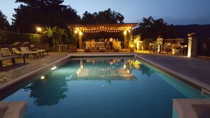 Piscine extérieure, piscine chauffée