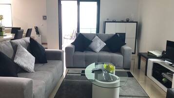 LCD-Fernseher, BĂŒcher, Videothek, Drucker