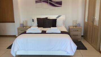 3 Schlafzimmer, BĂŒgeleisen/BĂŒgelbrett, kostenloses WLAN, BettwĂ€sche