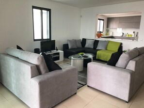 LCD TV, books, video library, printers - Funchal Old Town Villa Exceptional Ocean Views 5 min walk to shops & restaurants (Funchal)