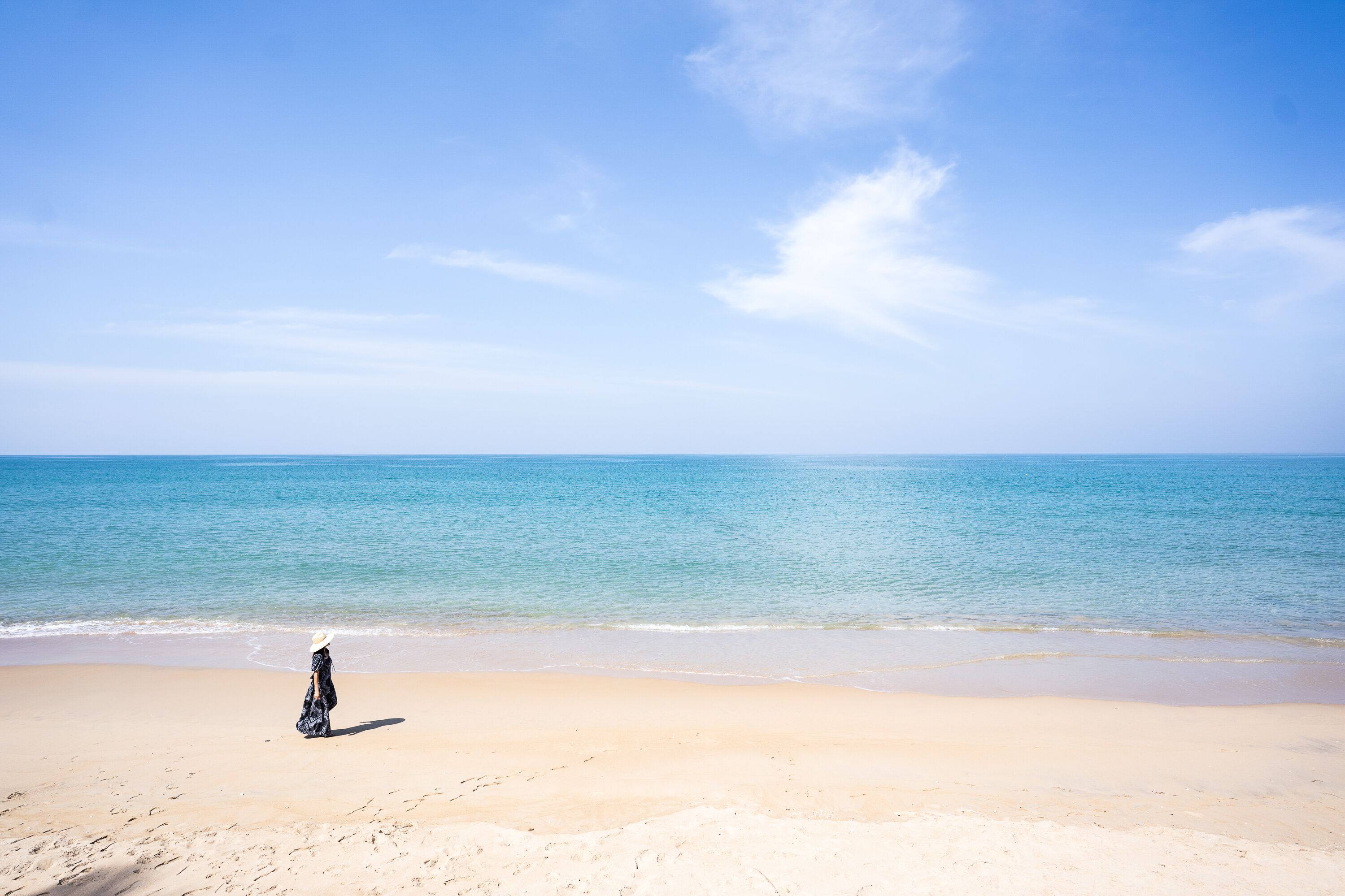 private beach, white sand, sun-loungers, beach umbrellas