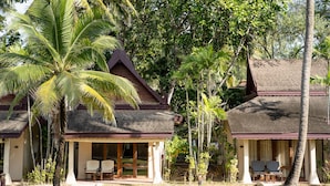 Vila, 1 Tempat Tidur King, menghadap pantai | Minibar, brankas, meja kerja, dan ruang kerja ramah laptop
