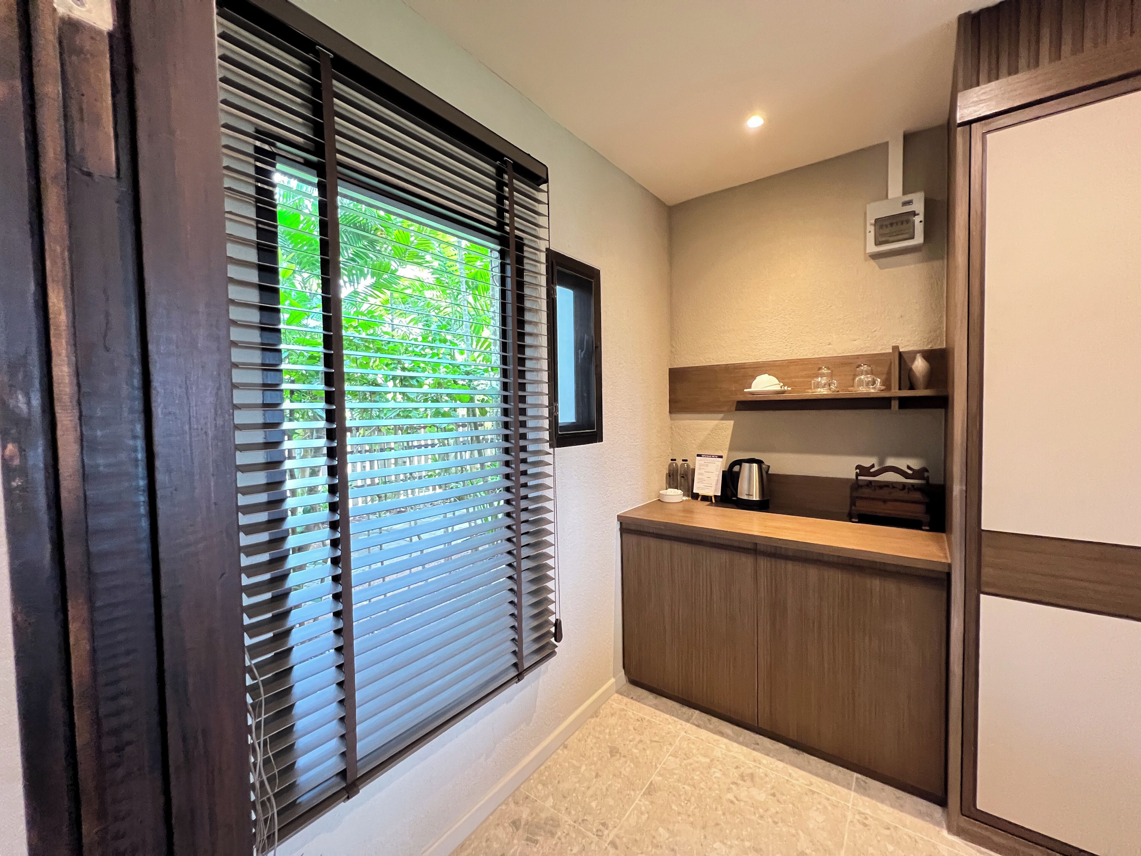 villa, 1 king bed, beachfront | mini fridge