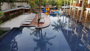 3 piscinas externas, guarda-sóis, espreguiçadeiras