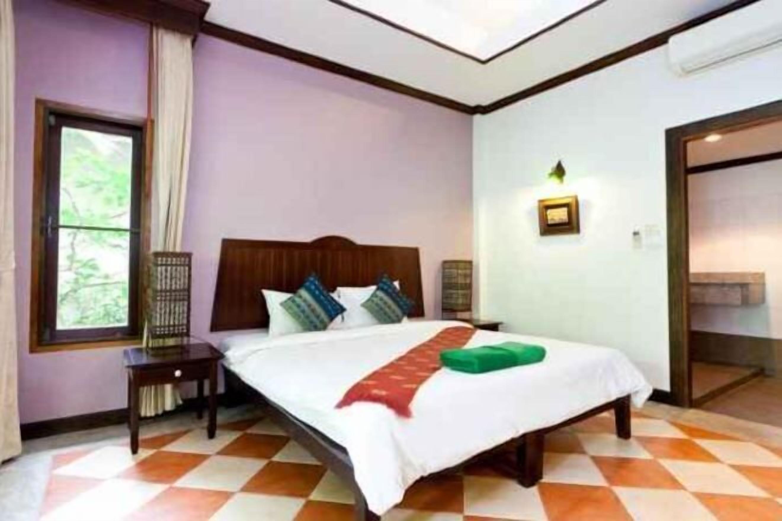 Minibar, Zimmersafe, Schreibtisch, laptopgeeigneter Arbeitsplatz