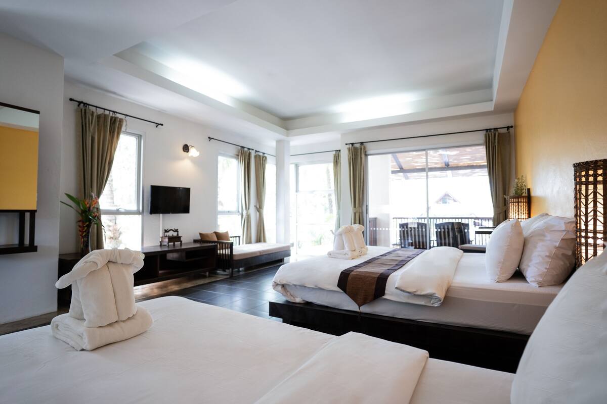 deluxe triple room, 1 bedroom | 1 bedroom, minibar, in-room safe, desk