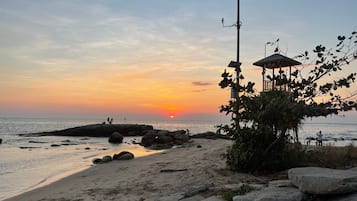位於海灘上