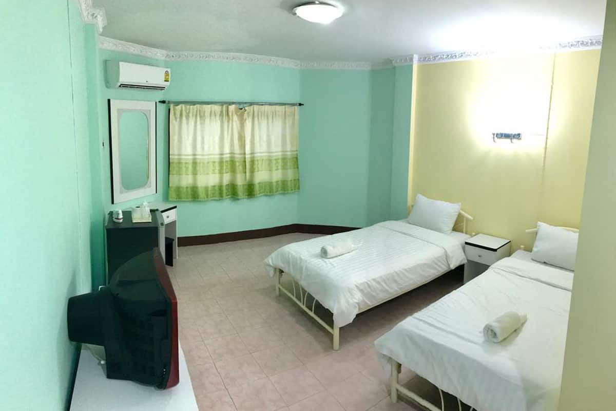 Standard Twin Room (NO Lift) | Free WiFi, bed sheets