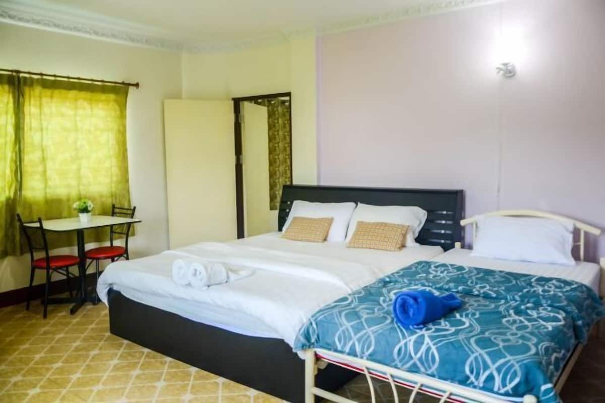 Free WiFi, bed sheets
