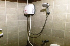 Standard Double Room | Bathroom | Shower, free toiletries, towels - PK Mansion (Wichit)