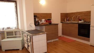 Réfrigérateur, four, plaque de cuisson, cafetiÚre/bouilloire