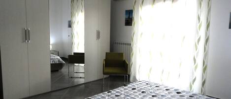 1 غرفة نوم ومكواة/لوح كي وواي فاي مجانًا وملاءات أسرّة