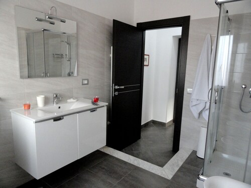 Two steps from the historic center, 10 minutes from the sea, lovely apartment in Noto.