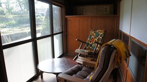 Chaumière traditionnelle (Japanese Style) | Aire de séjour