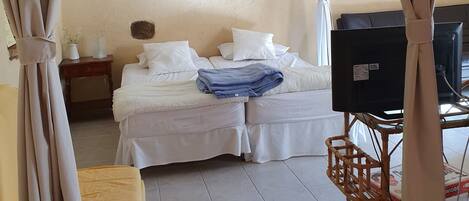 1 chambre, bureau, lit parapluie, Wi-Fi