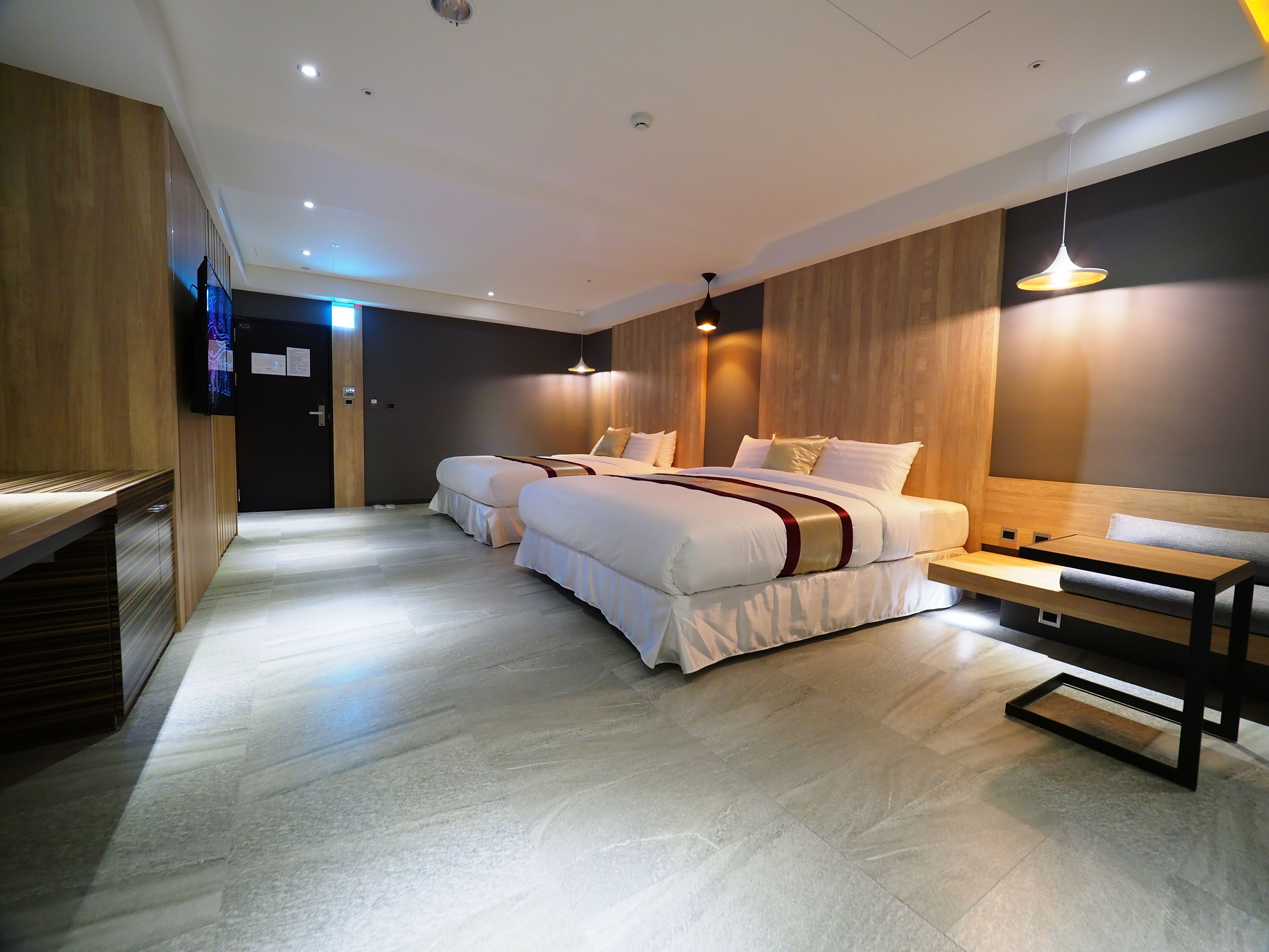 deluxe quadruple room, city view | desk, blackout curtains, soundproofing, free wifi